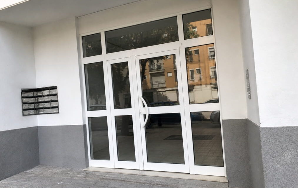 Portal comunitario en Mislata con acceso en buen estado