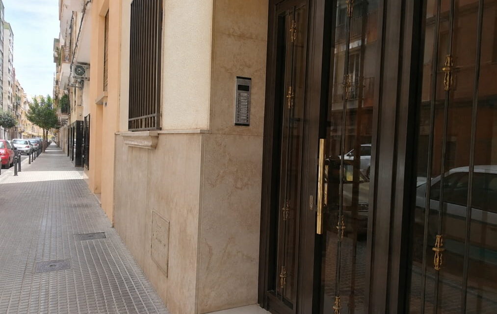 Portal de comunidad en Soternes con acceso en buen estado