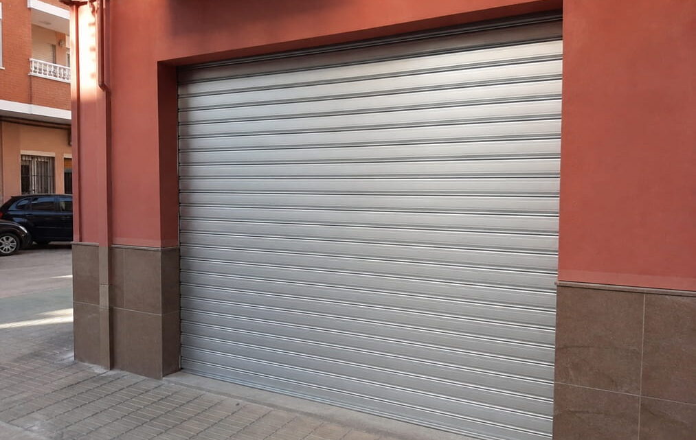 Persiana metálica de local en Mislata en perfecto estado